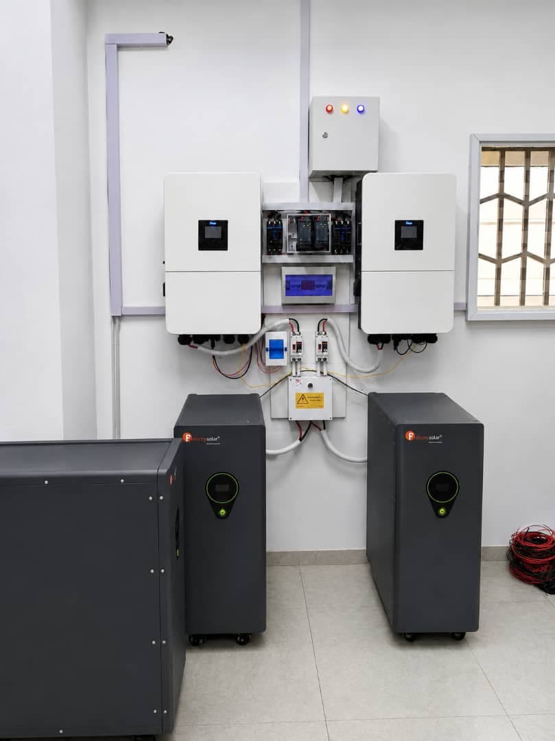 Three 25kWh/48V Felicity Lithium Iron Phosphate batteries installed and commissioned on site, paired with multiple inverters to deliver reliable full-day backup power. The solar energy storage system is designed to support the operations of a full supermarket, including refrigeration systems and a cold room powered by an LG cooling unit rated at 12,000 BTU/h with a 1.17kW power consumption, ensuring uninterrupted preservation of perishable goods and smooth business operations even during power outages.